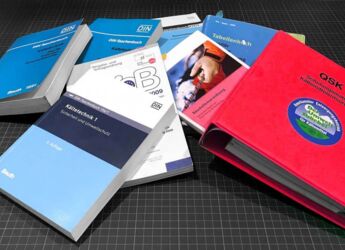 Bild das einen Bücherhaufen abbildet